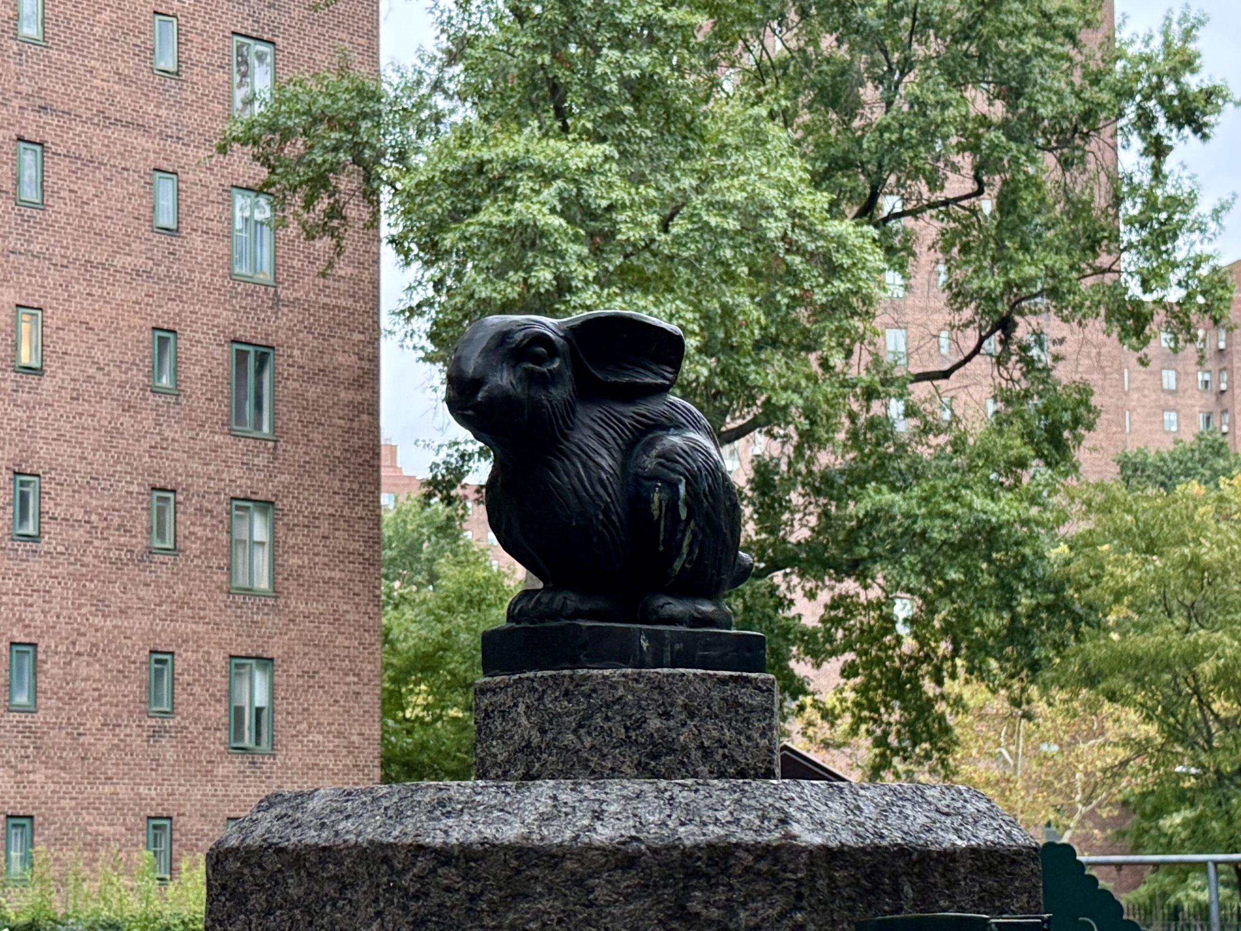 what goes on a pedestal?